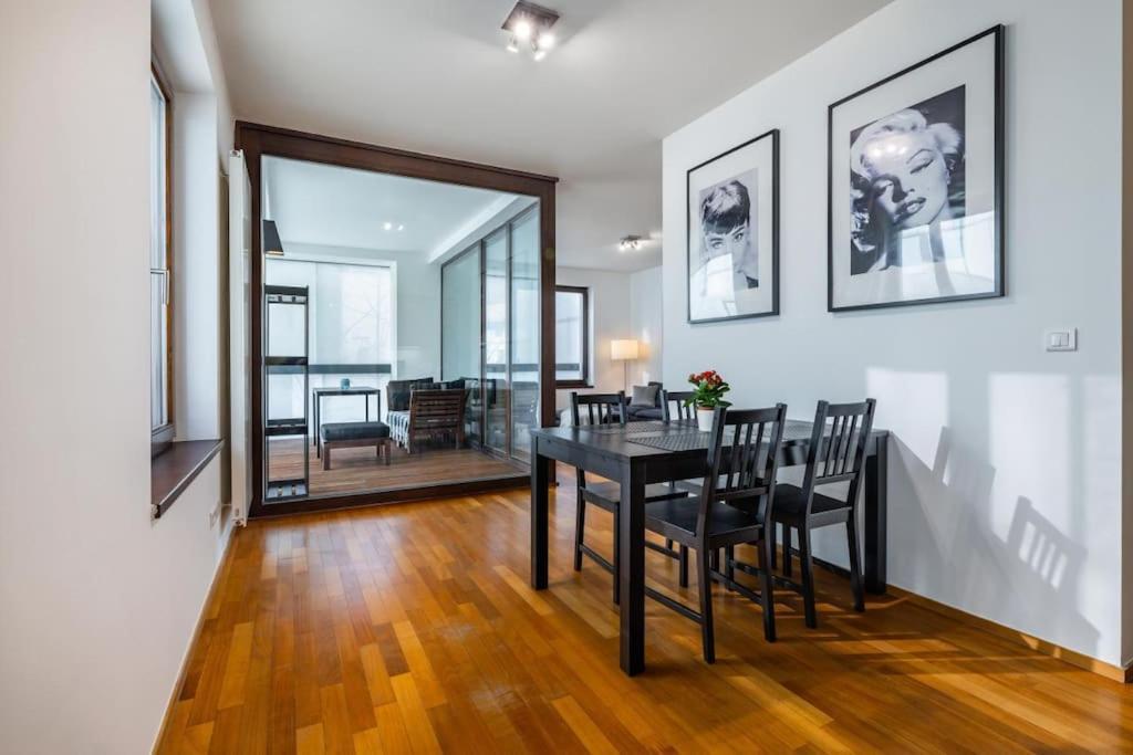 Modern Spacious Flat With A Terrace And A Parking Prag Exteriör bild