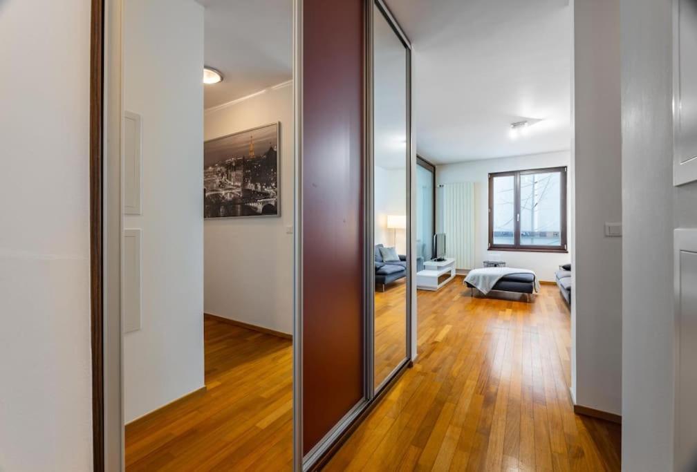 Modern Spacious Flat With A Terrace And A Parking Prag Exteriör bild