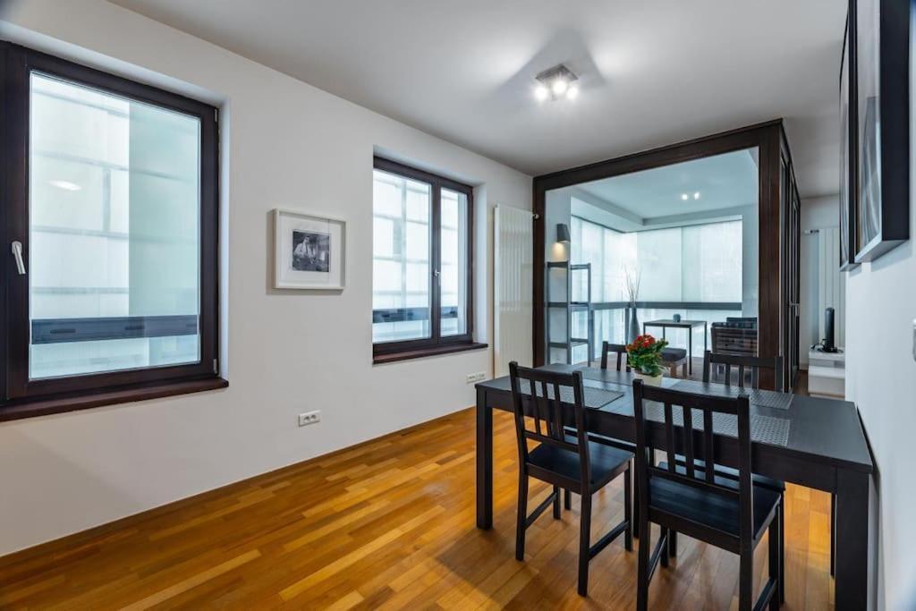 Modern Spacious Flat With A Terrace And A Parking Prag Exteriör bild