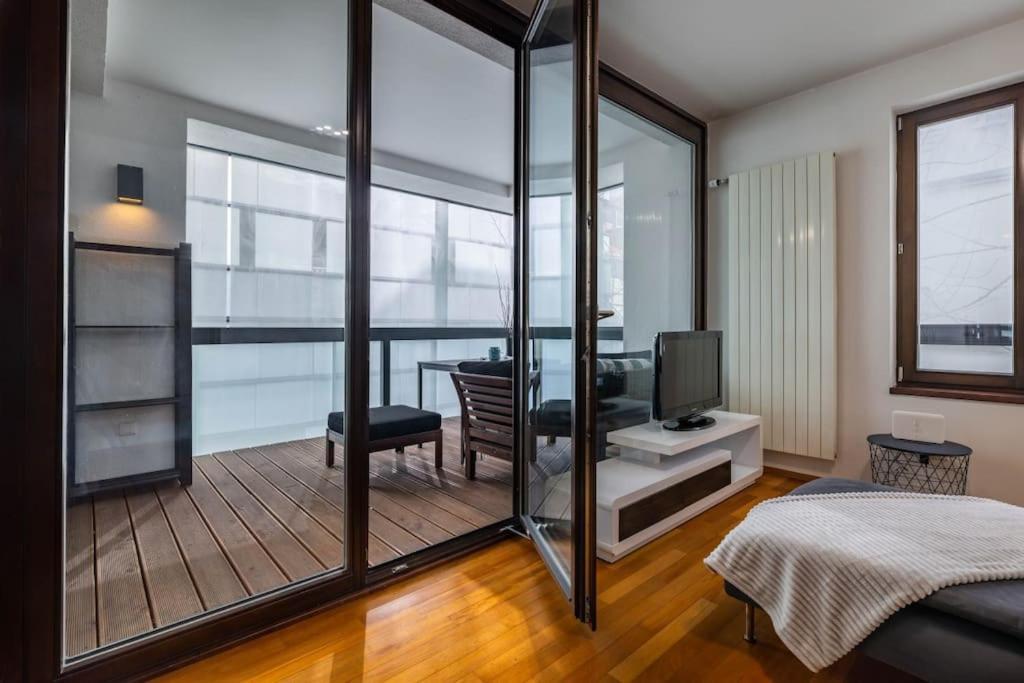 Modern Spacious Flat With A Terrace And A Parking Prag Exteriör bild