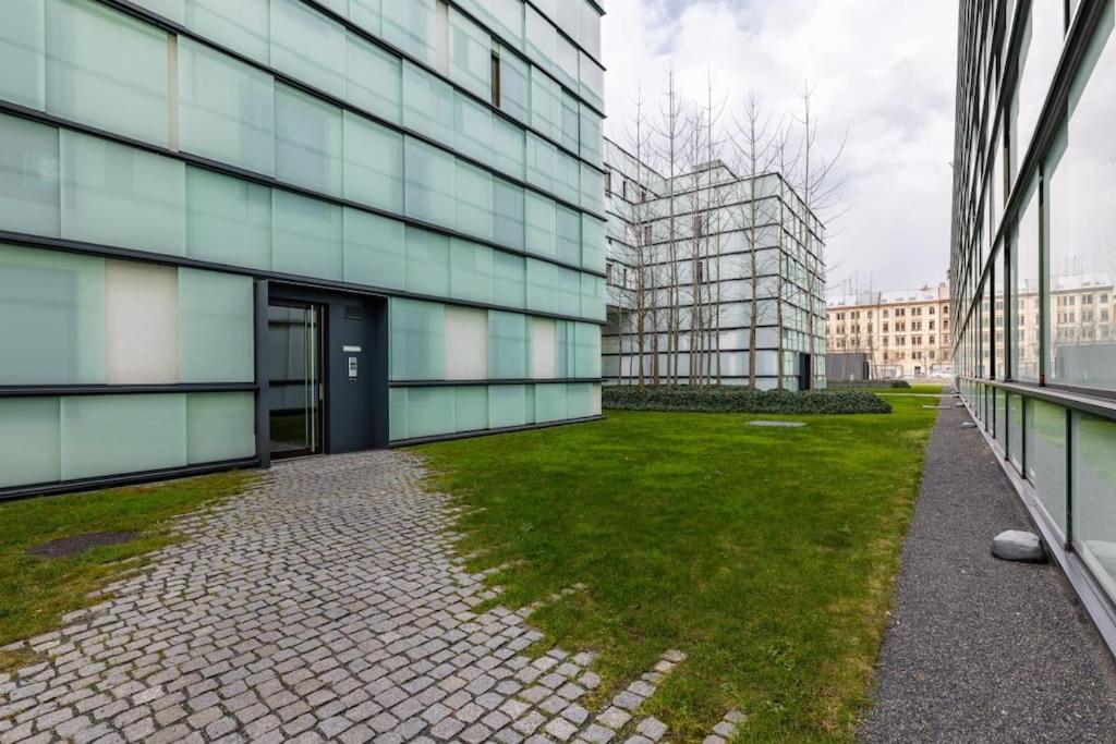 Modern Spacious Flat With A Terrace And A Parking Prag Exteriör bild