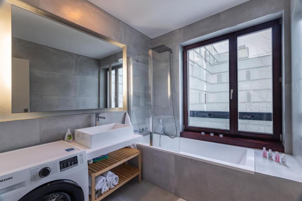 Modern Spacious Flat With A Terrace And A Parking Prag Exteriör bild